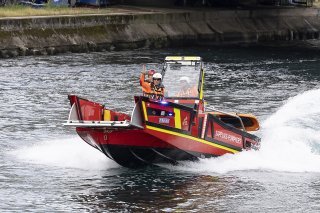 Les pompiers du SIS ont ramené les jeunes baigneurs sur la rive avec leurs bateaux (image d'illustration).